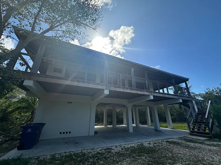 529 W Shore Dr — Photo 2