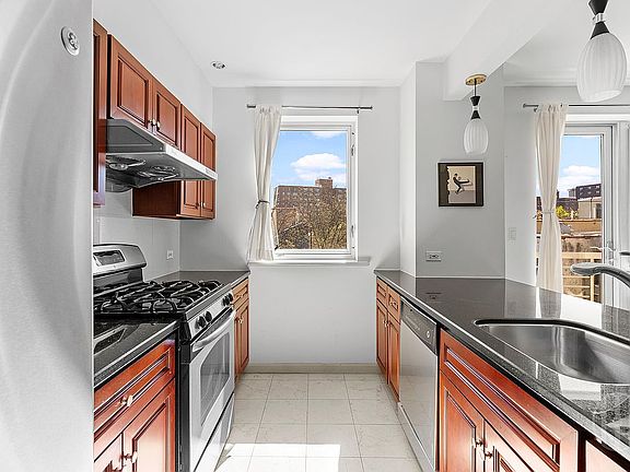 5th image of 1635 Lexington Ave APT 5B