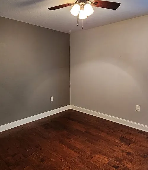 114 Camelot Ln — Photo 12