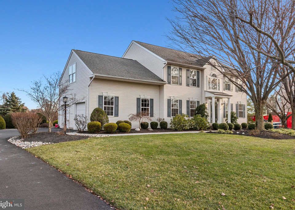 1st image of 2052 Farmview Dr