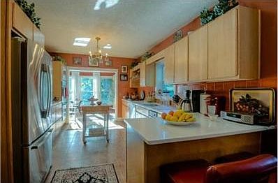 5th image of 6014 Wyandotte St