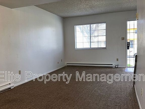 4th image of 25 Royal Crest Dr APT B
