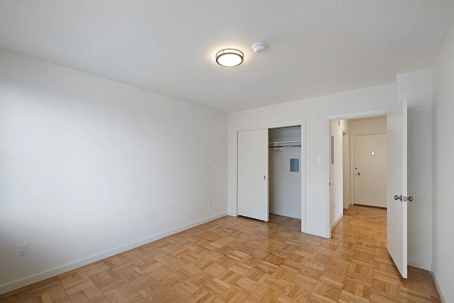 1 bed, $4,795 — Photo 4