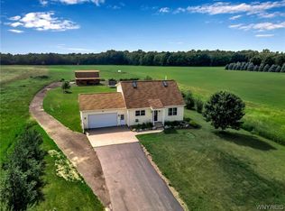 5820 Crittenden Rd, Akron, NY 14001