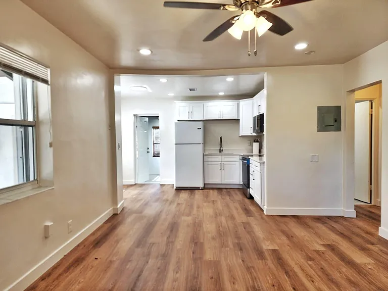 617 NE 8th Ave — Photo 7