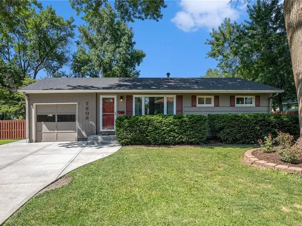 7808 W 74th St, Overland Park, KS 66204