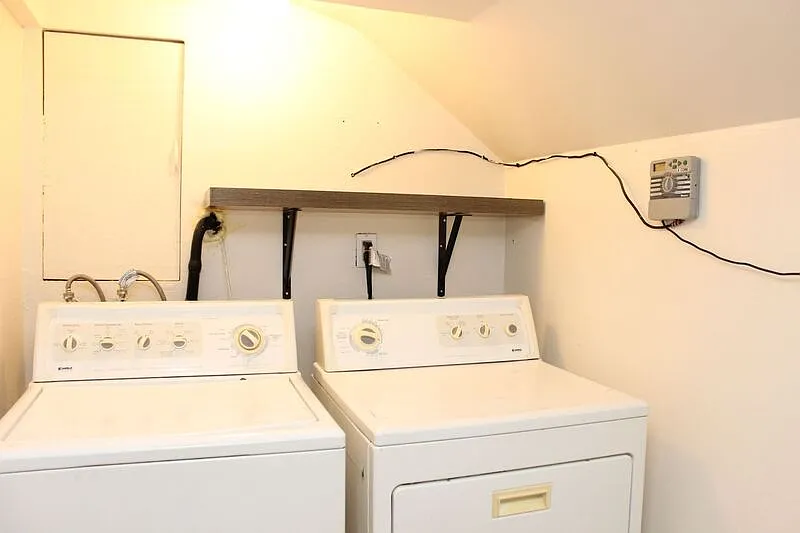 3 bed, 848 sqft, $3,300 — Photo 1