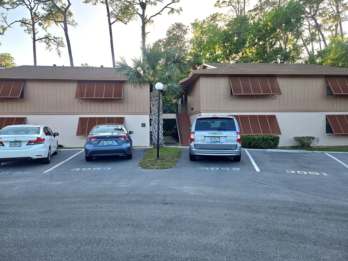 Building Photo - 160 Live Oak Woods Ct #4D