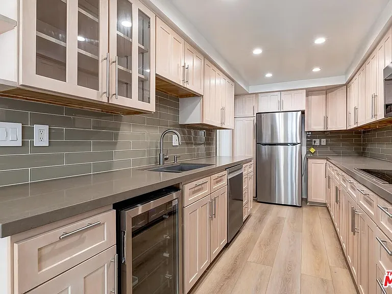 1710 Malcolm Ave #303 — Photo 4