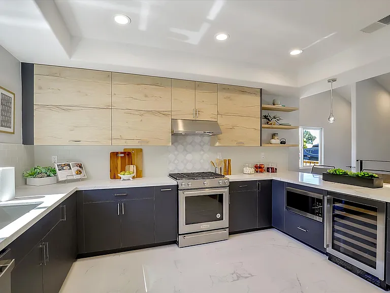 914 Everett Ave — Photo 6