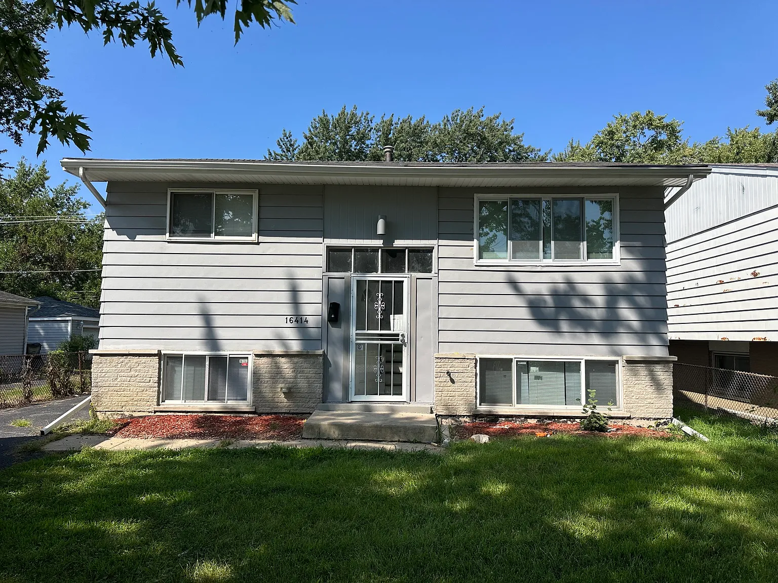 4 bed, 1800 sqft, $2,200 — Photo 2