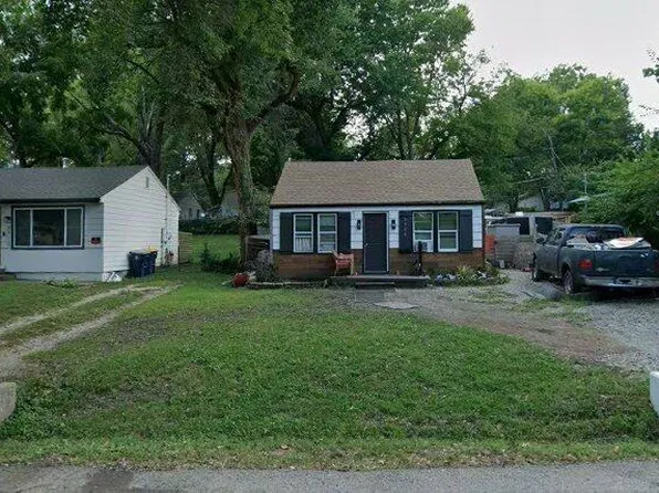 8906 Oak St, Kansas City, MO 64114