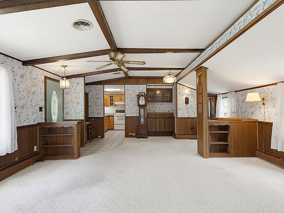 5th image of 18 Sunset Ln