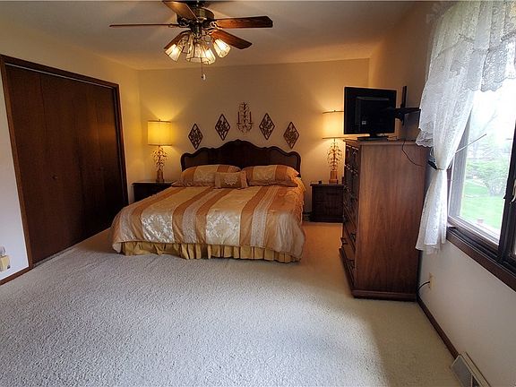 5th image of 2423 Warford St