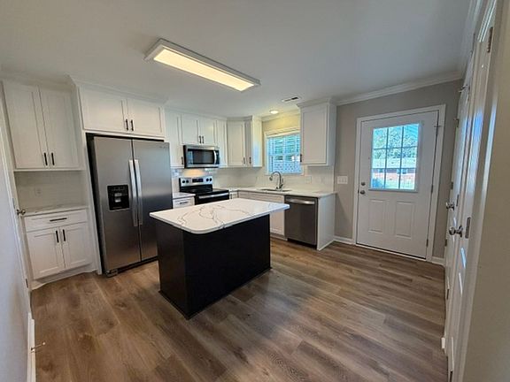 4th image of 1717 Rendall St