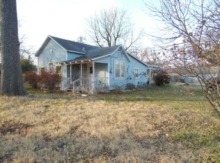203 Locust St, Chetopa, KS 67336