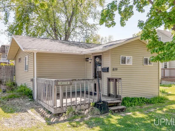 819 E C St, Iron Mountain, MI 49801