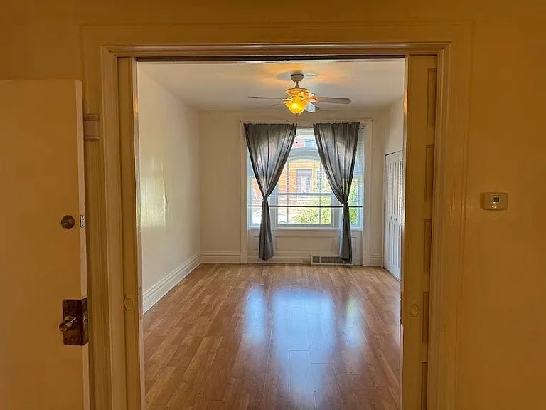 5526 Howe Street — Photo 3