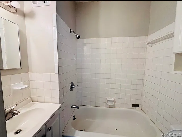 218 Broadway St — Photo 10
