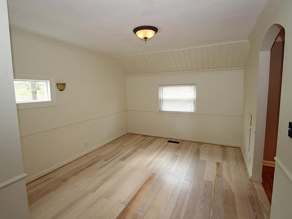Dining room in between the living room and kitchen