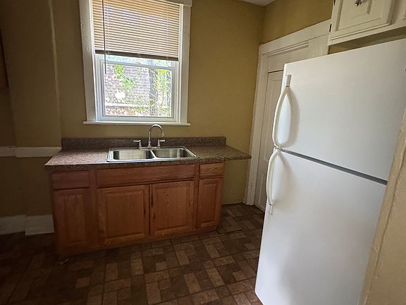 2nd image of 810 Gearing Ave