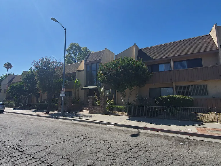 17900 Sherman Way #418 — Photo 19
