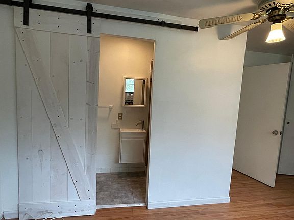 5th image of 1522 Guilford Pl