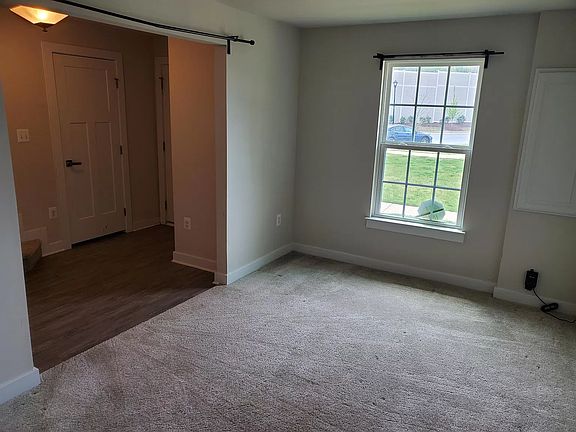 4th image of 9909 New Pointe Dr