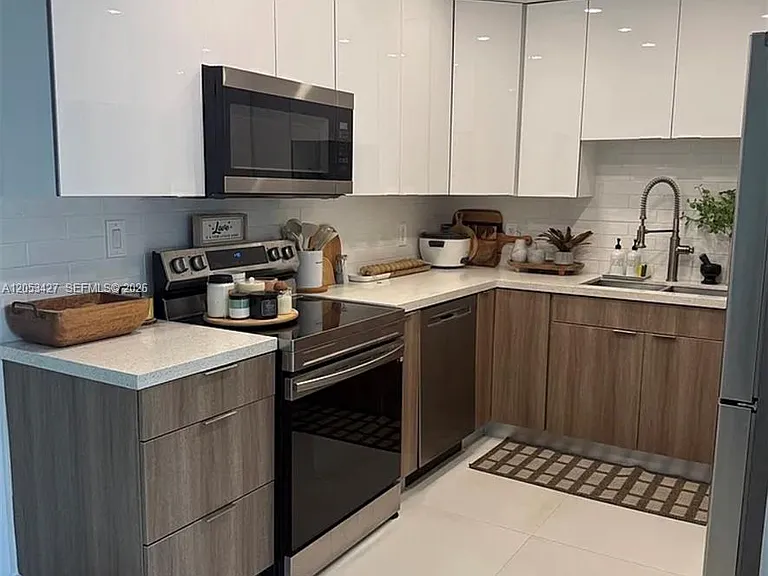 1701 SW 72nd Ct — Photo 9