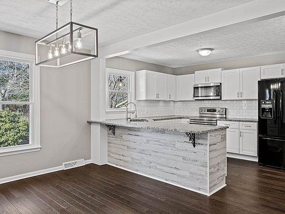 5th image of 817 Catalina Dr
