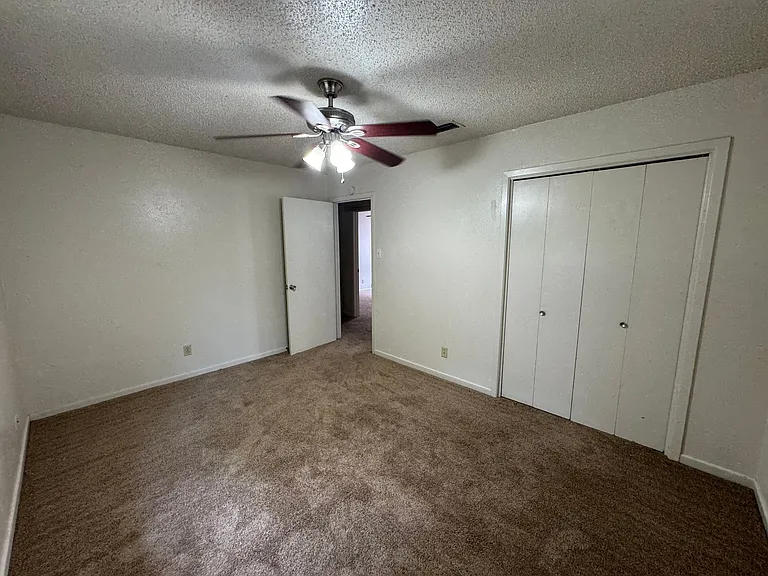 1409 Gardenia Ave — Photo 15