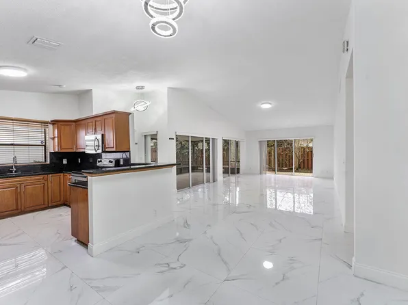 71 Baytree Lane, Boynton Beach, FL 33436