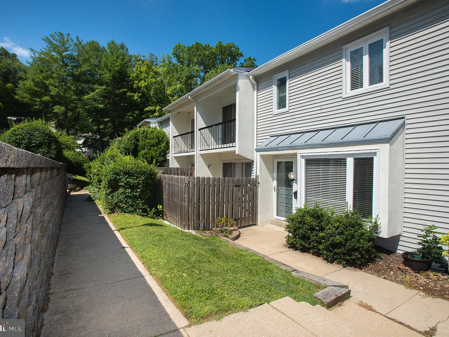 2 bed, 1.5 bath, 1350 sqft, $2,250 — Photo 2
