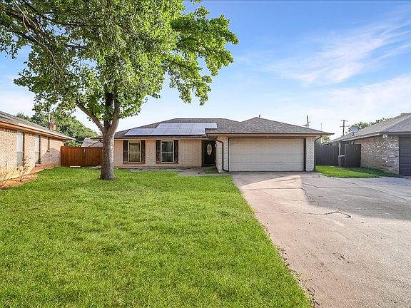 3rd image of 2604 S Meadow Dr