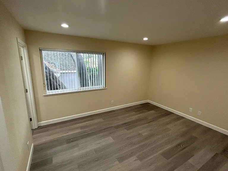 220 Peninsula Ave — Photo 4