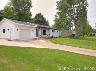 524 Springfield St NW, Comstock Park, MI 49321