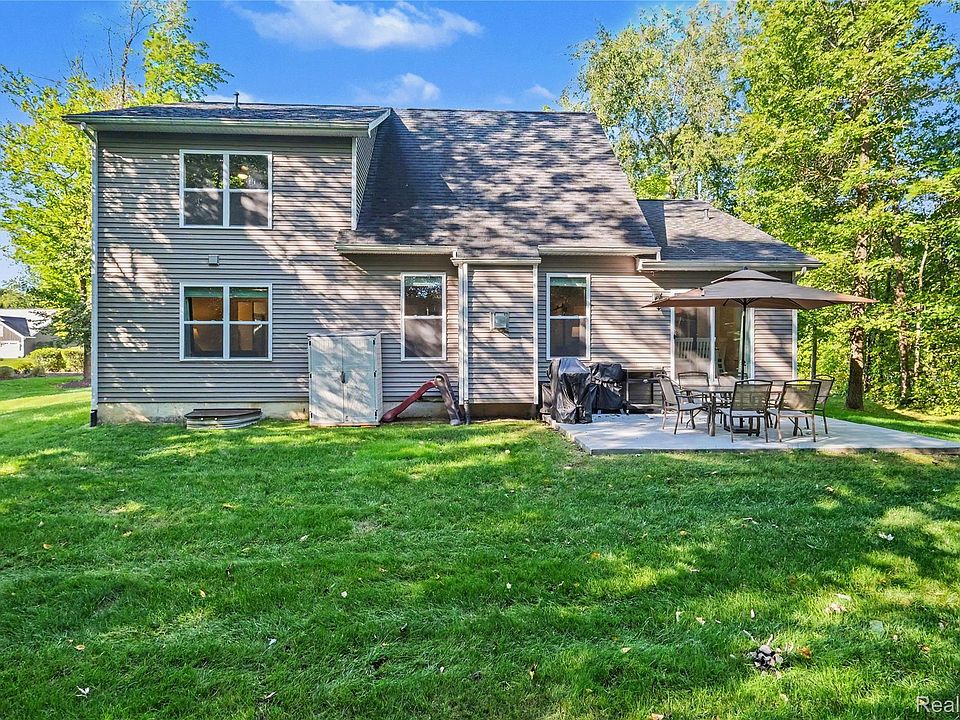 1084 Woods Edge Dr, photo 26