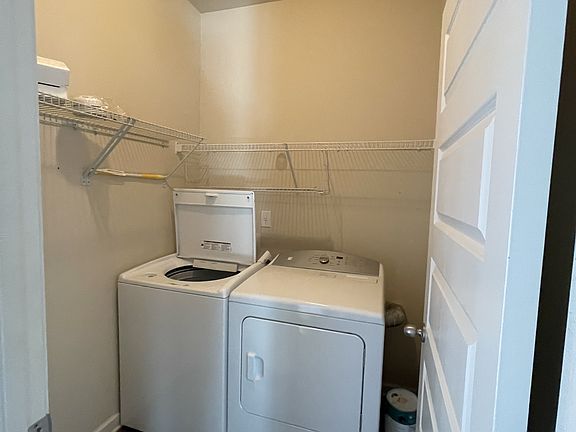5th image of 110 Oakwood Dr