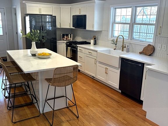 2nd image of 159 Pine St