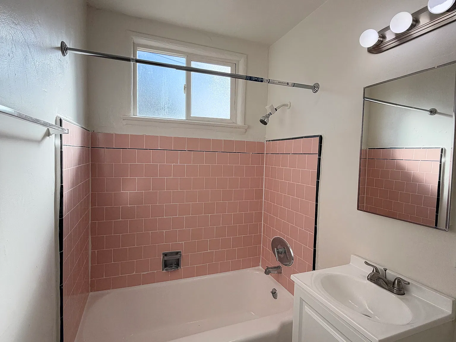 Studio, 550 sqft, $1,450 — Photo 3
