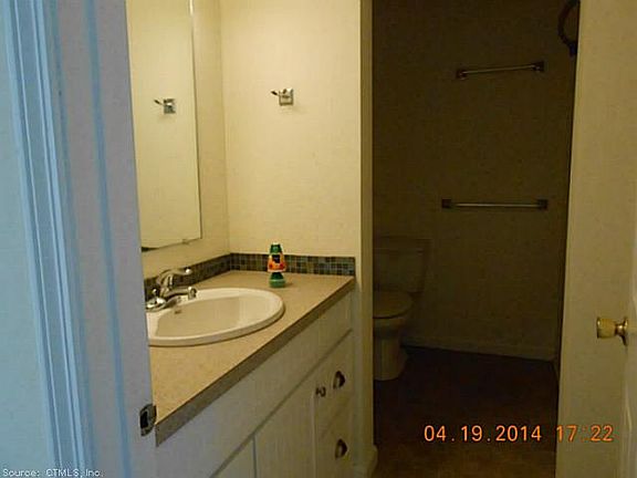 4th image of 35 Orlando Dr APT 6D