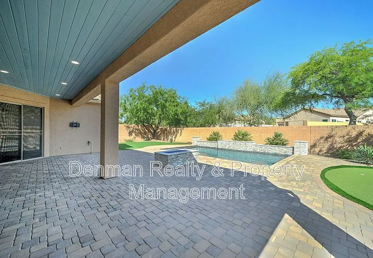 1357 N Drexel — Photo 33