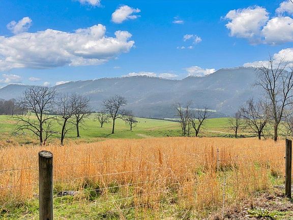 3rd image of 484 Mill Pointe Rd