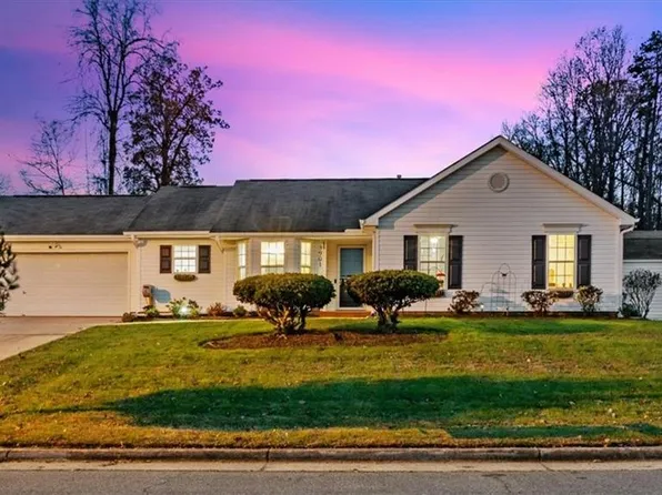 3901 Hunt Chase Dr, Greensboro, NC 27407