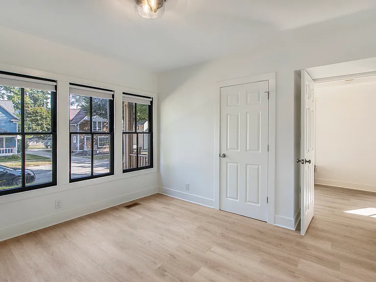723 McCourtie St — Photo 8