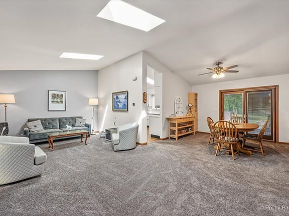 4th image of 152 Jacquelyn Dr
