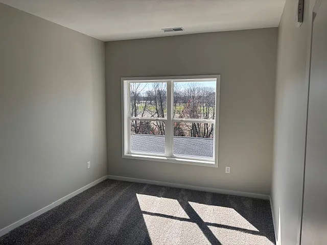 Lakeview Apartments — Photo 9