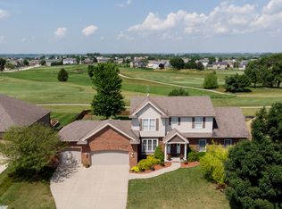 37 Lone Oak Ct, Bloomington, IL 61705