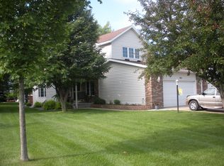 1012 Prairie View Dr SW, Hutchinson, MN 55350