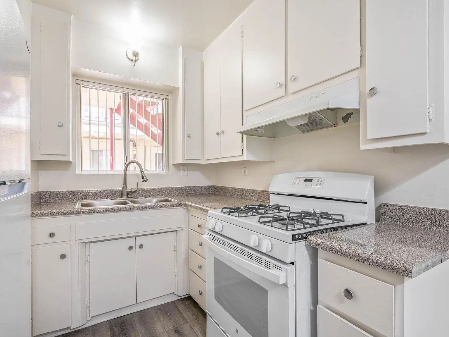 11427 Oxnard — Photo 3